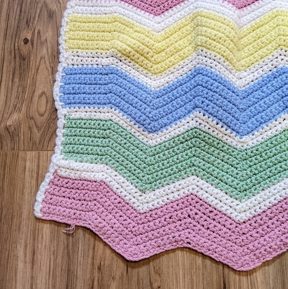 HANDMADE hand knit crochet chevron baby blanket - Picture 2 of 4